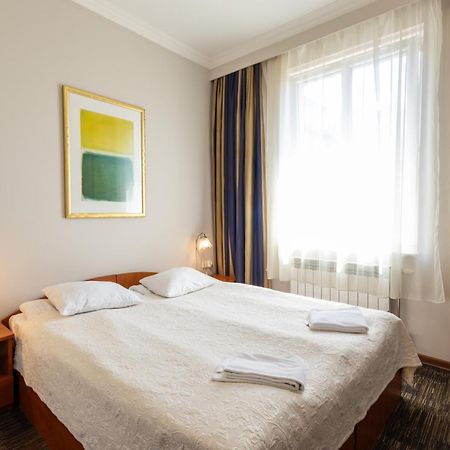 Noclegi Stadion Bed & Breakfast Warschau Buitenkant foto